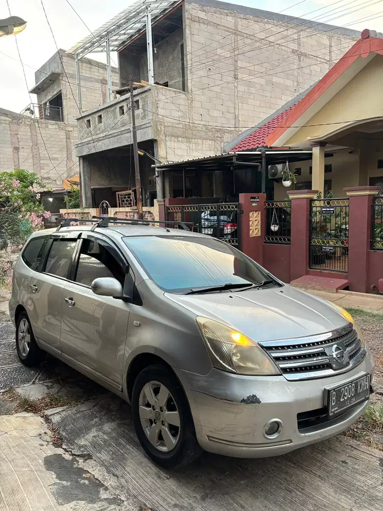 Nissan Livina 2010 metic Bensin