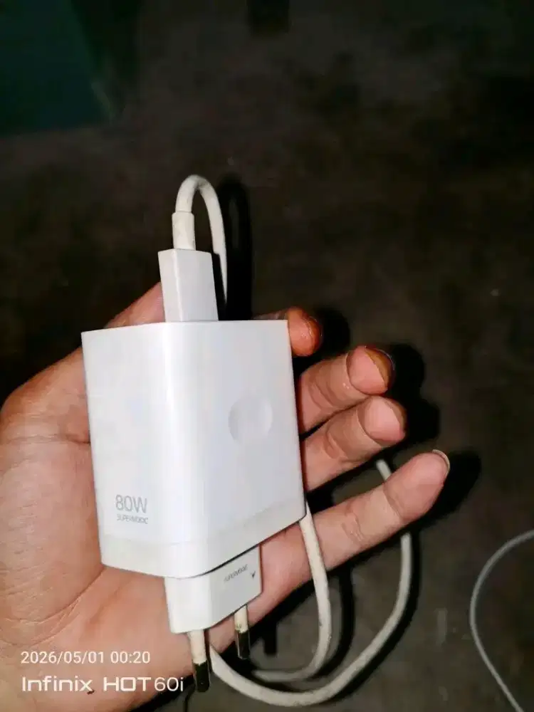 Charger bawaan oppo