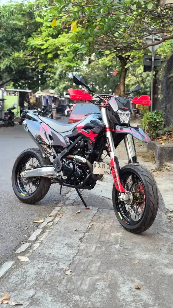 KAWASAKI KLX 230 SM SE SUPERMOTO FULL OPTION SURAT LENGKAP PLAT D