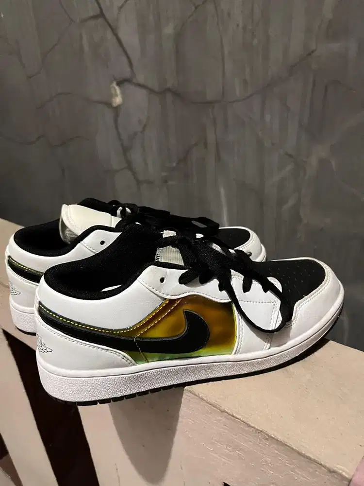 Nike Air Jordan 1 Low SE GS Color-Shifting size 38