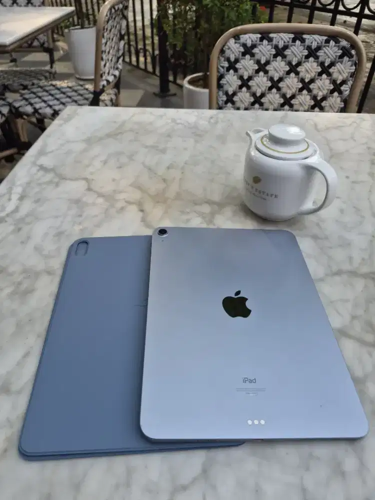 iPad Air 4 256GB Wi-Fi Ex iBox + Apple Pencil 2 + Casing Fullset Mulus