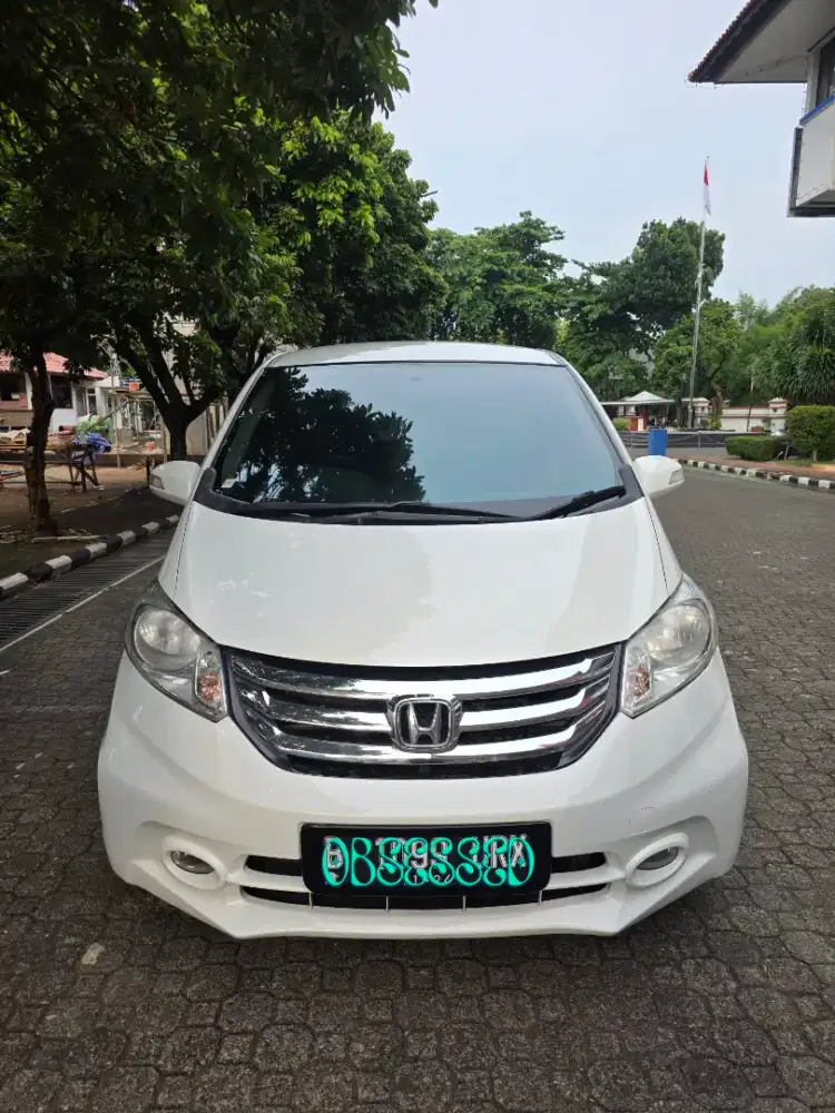 Honda freed psd 2014 putih