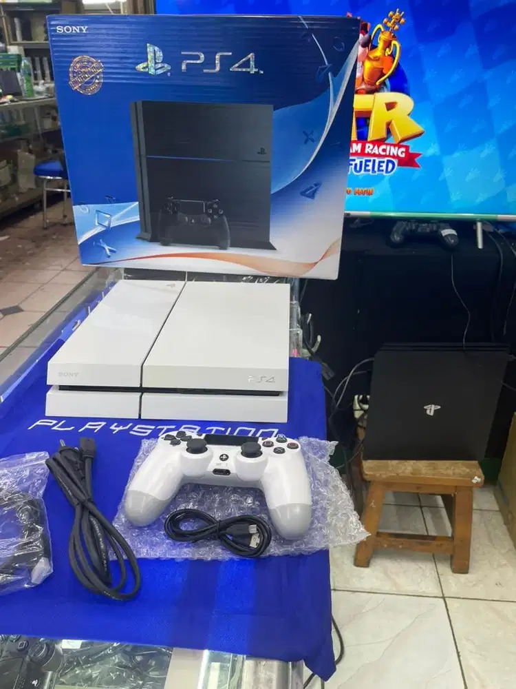 PS4 tinggal main