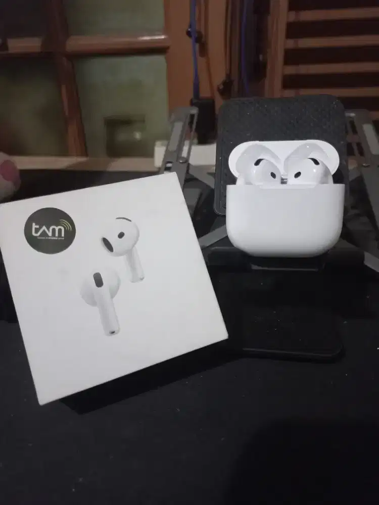 Airpods 4 ANC (Active noise cancellation)