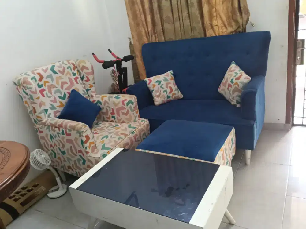 Dijual sofa kondisi 85 %masih bagus 3 bangku 1 meja