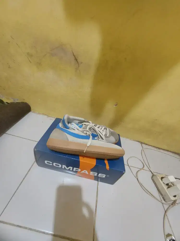Sepatu Compass Tribune