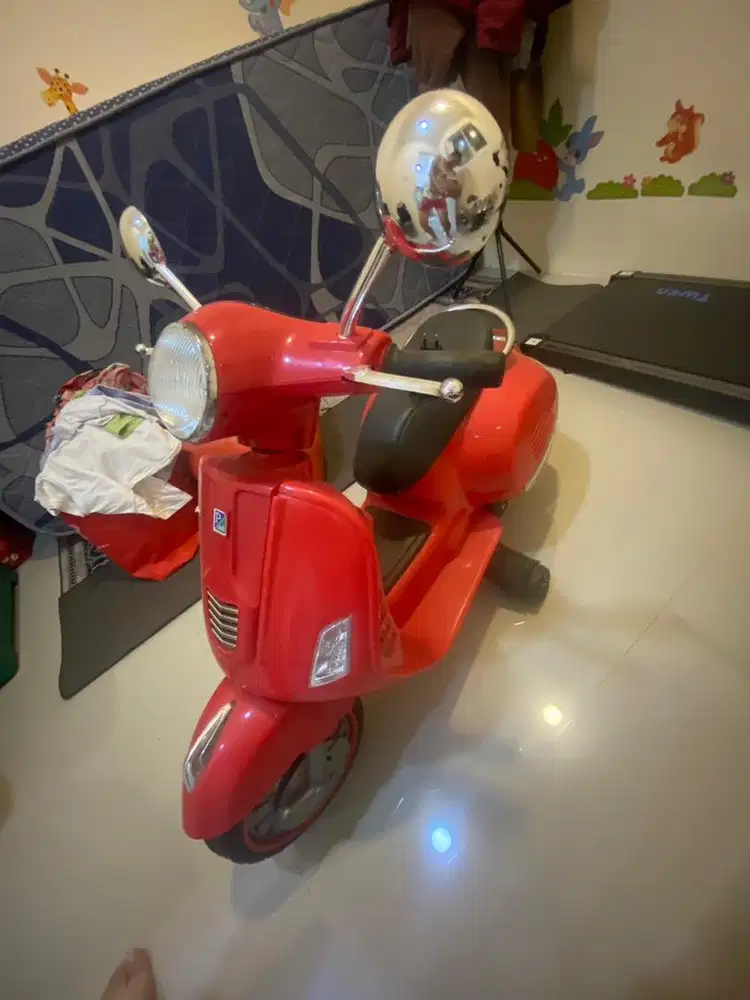 vespa electrik merah
