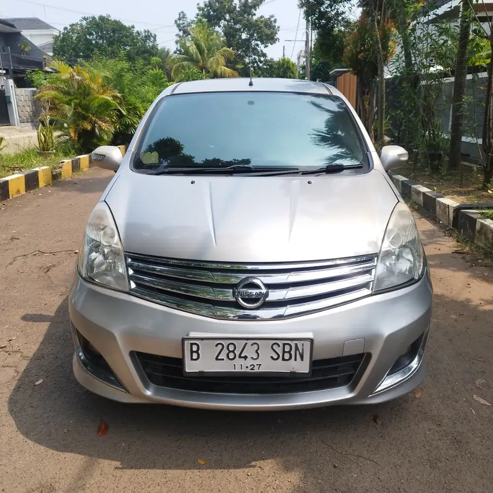 Nissan Grand Livina 1.5 XV Ultimate AT 2012 Abu-Abu Metalik ISTIMEWA