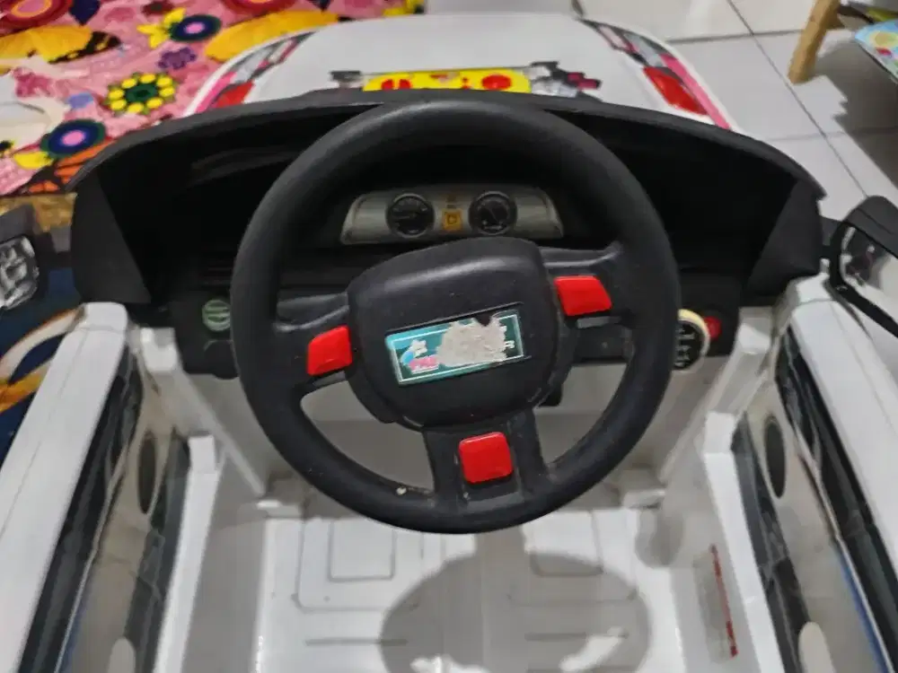 Mobil mainan anak  aki