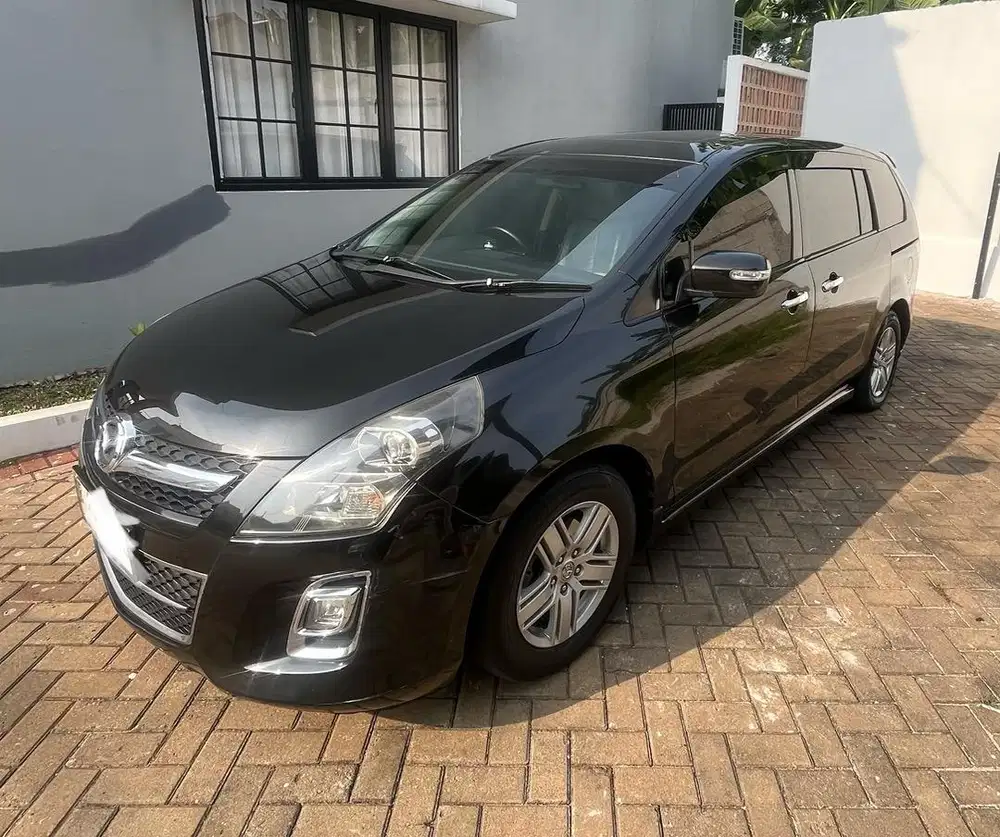 Jual Mazda 8 tahun 2011 super nyaman buat keluarga