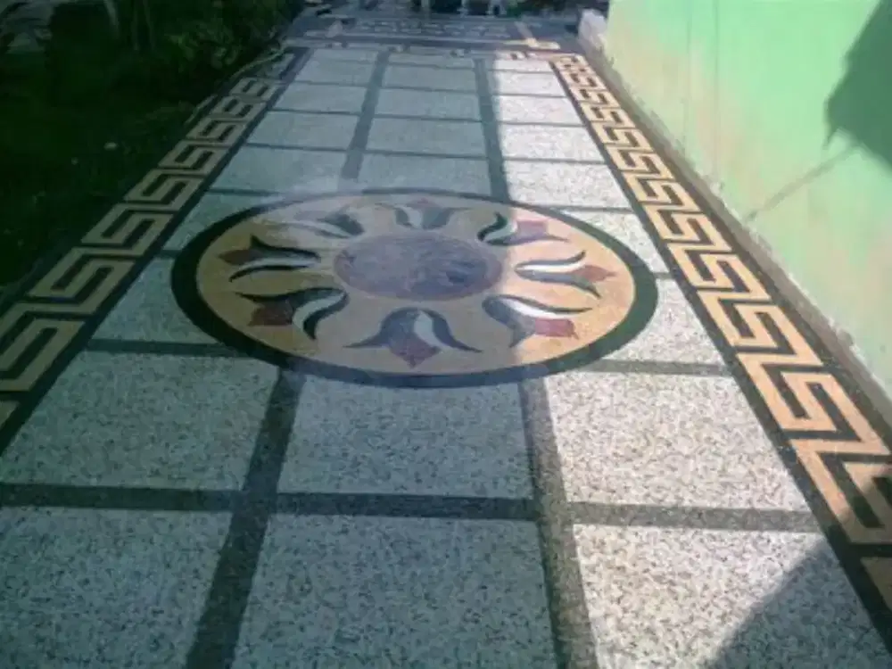 Tukang batu alam