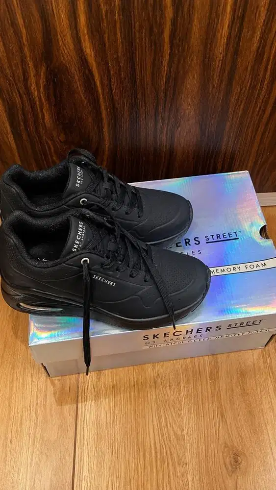 Sepatu hitam SKECHER street LA size 40/41 BU jual cepat