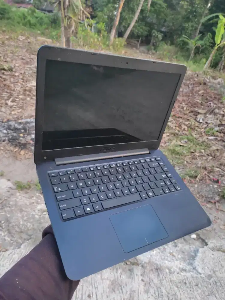 Laptop Asus SSD128GB Slim Ngebut