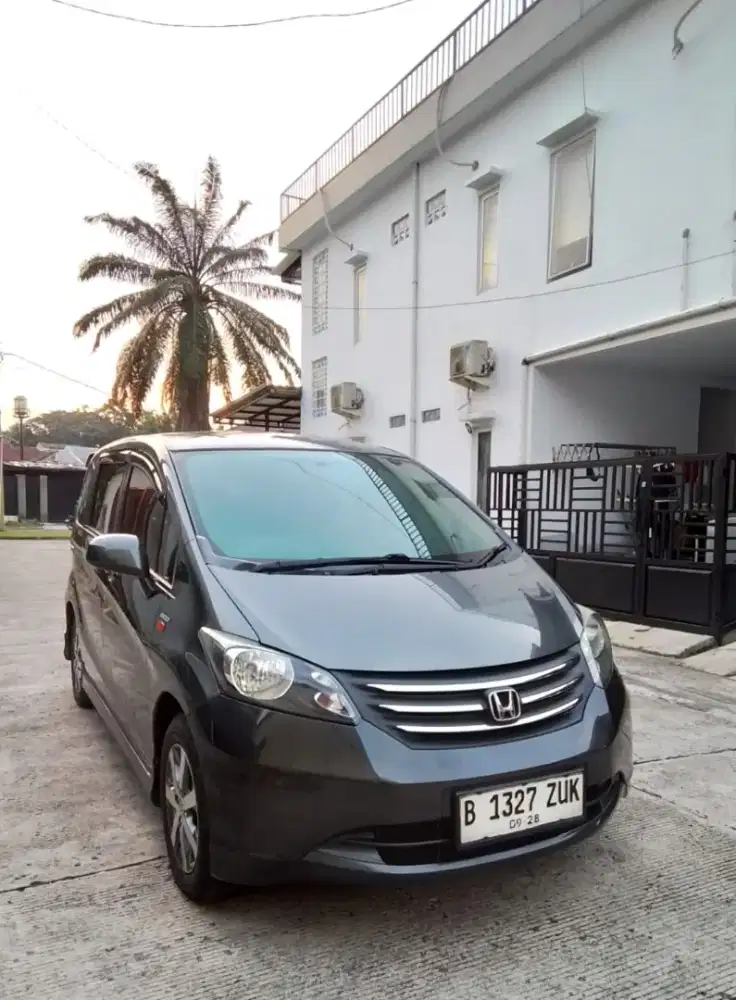Honda freed e psd 2010 matic good condition