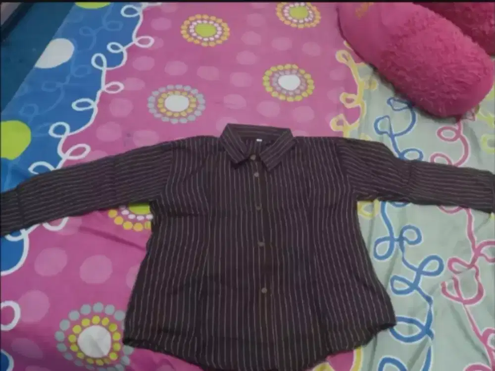 Kemeja motif salur