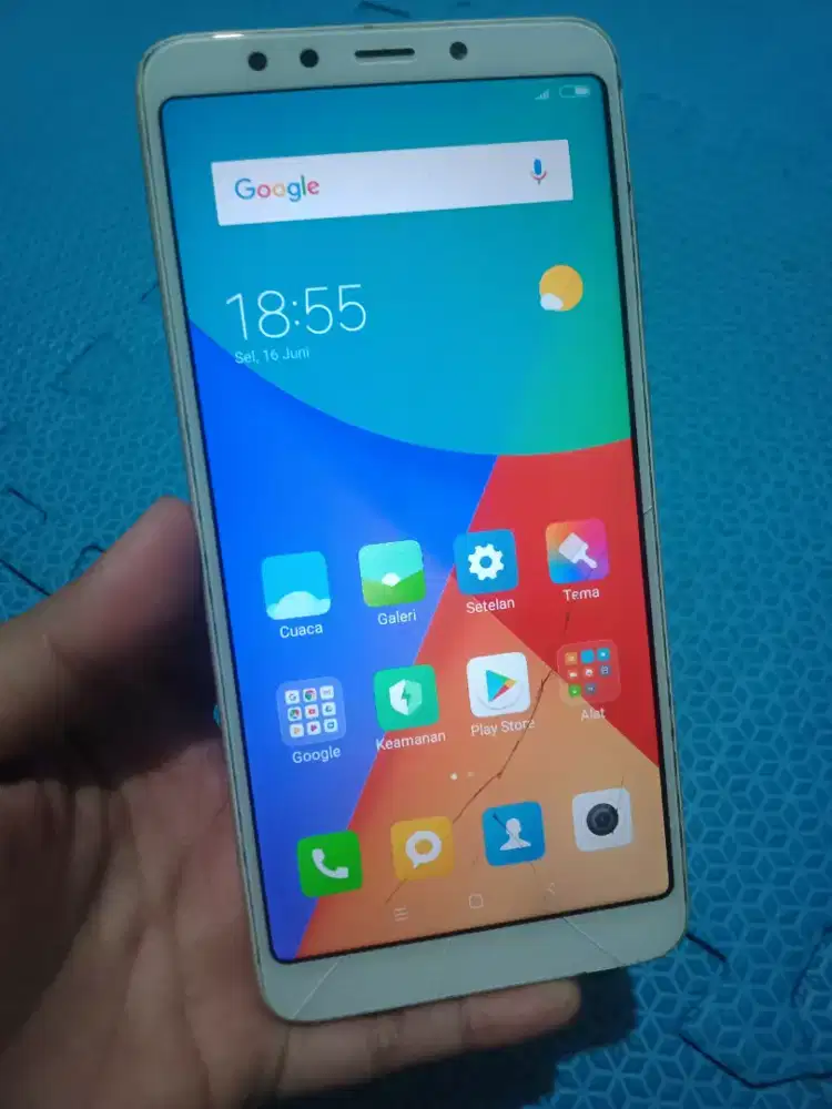 Redmi 5 ram 2/16 normal orian minus retak sentuhan aman