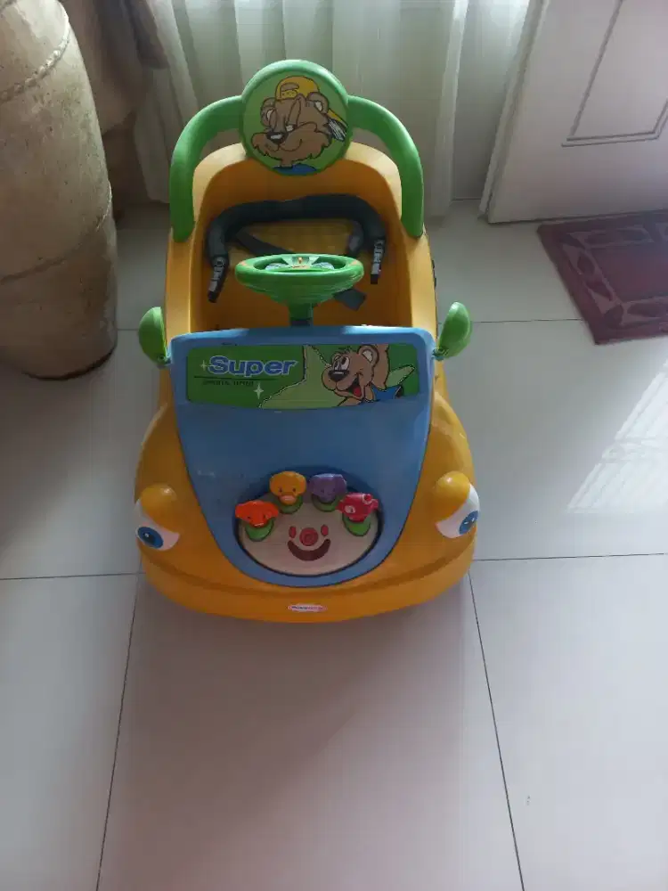 Mobil2an anak laki laki