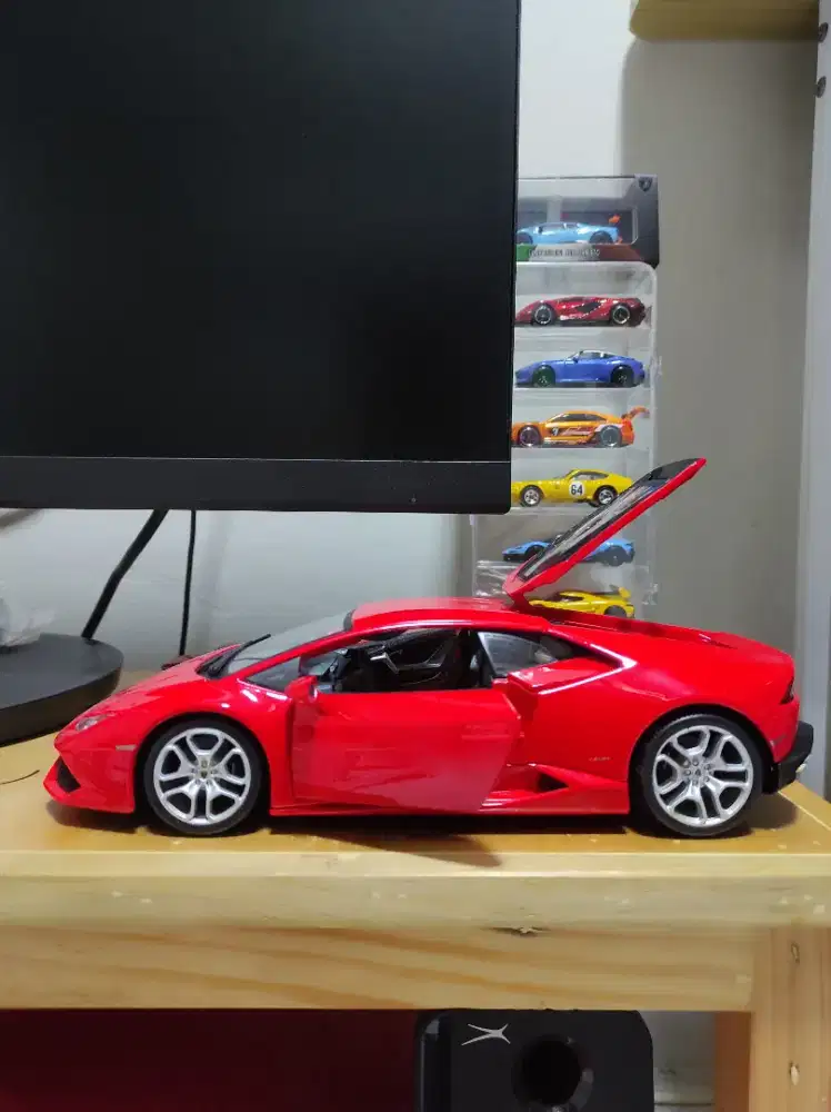 Burrago Lambhorghini Huracan skala 1/18