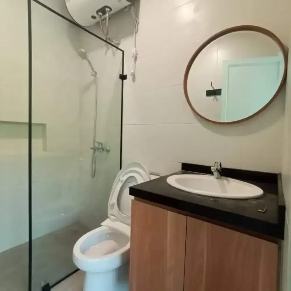 Kaca sekat shower minimalis estetik
