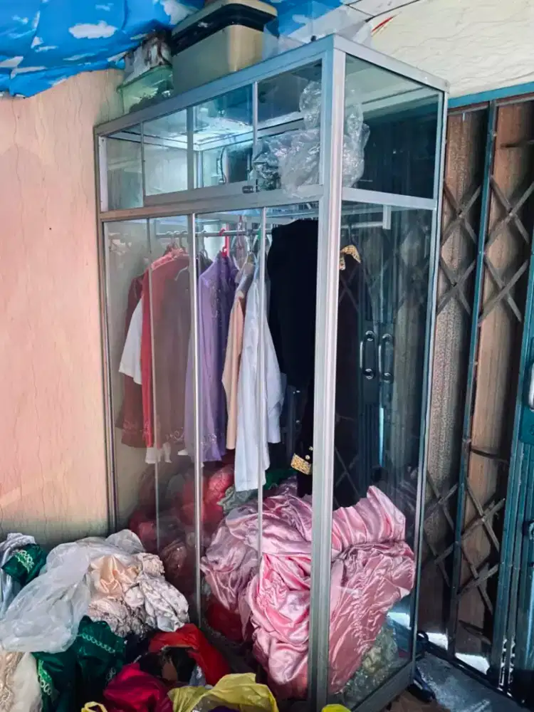 RAK BAJU / LEMARI DISPLAY ALUMINIUM KACA BESAR