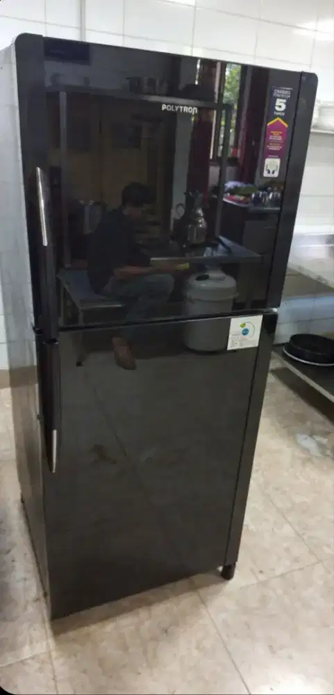 KULKAS POLYTRON 2 PINTU BLEZA 210 LITER LIKE NEW