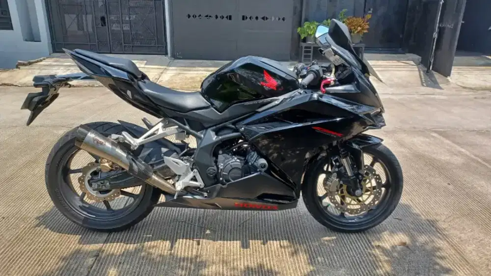 Di jual Honda CBR 250R