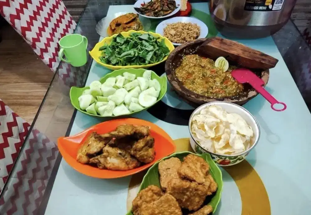 Dibutuhkan helper koki dan waiters