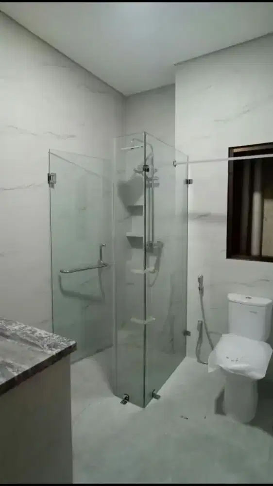 Kaca shower kamar mandi sesuai pesanan