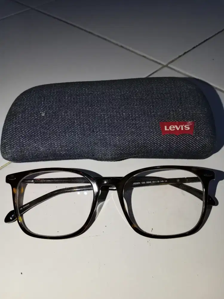 Frame kacamata Levis