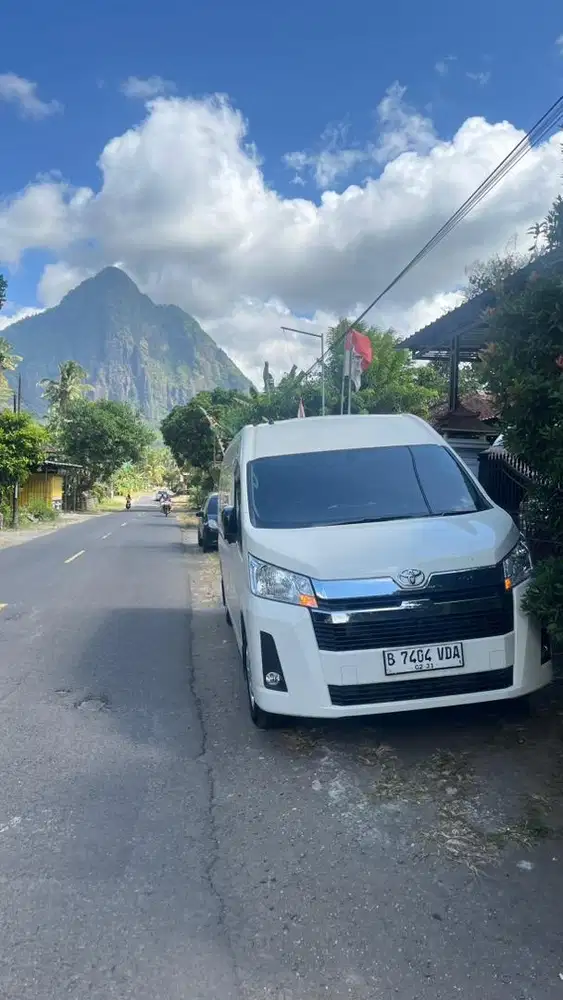 Rental mobil hiace comutter dalam kota premio luxury murah