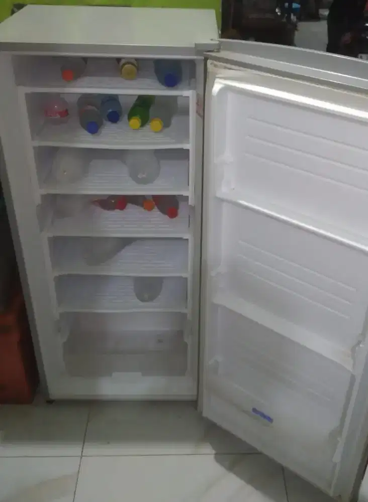 Jual freezer 6 rak merek SHARP