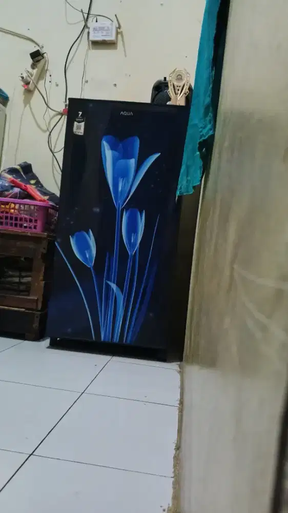 Di jual kulkas merek aqua