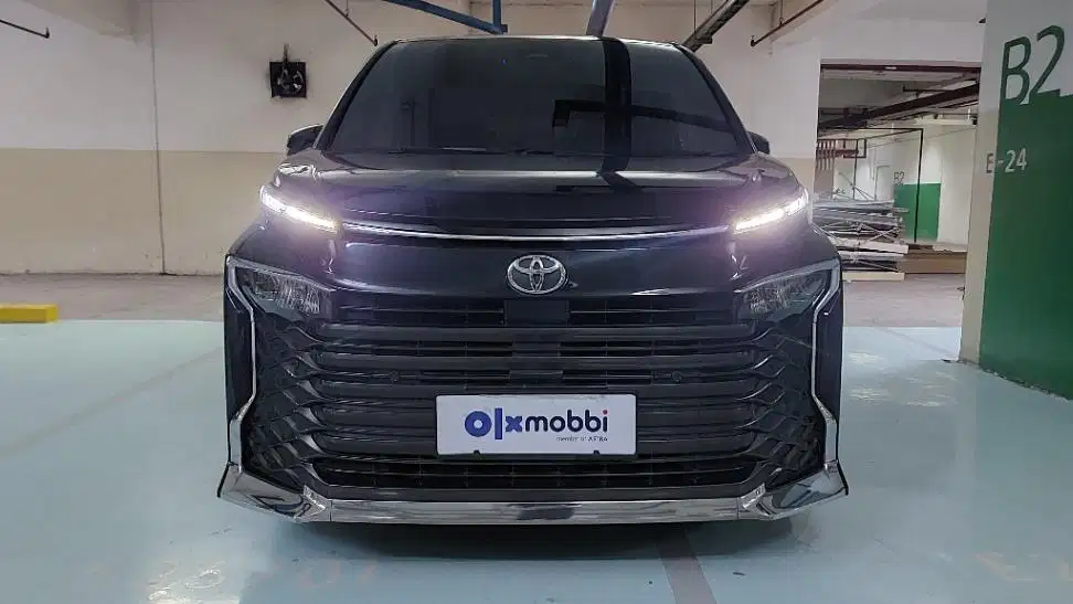 TDP 19 JT Toyota Voxy 2.0 Bensin-AT Hitam 2022