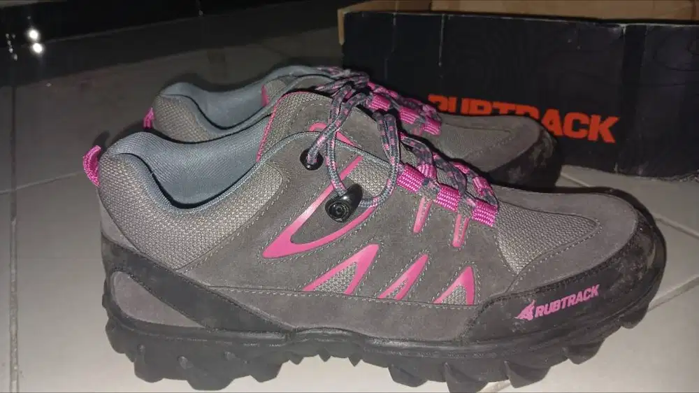 SEPATU MENDAKI RUBSTRACK
