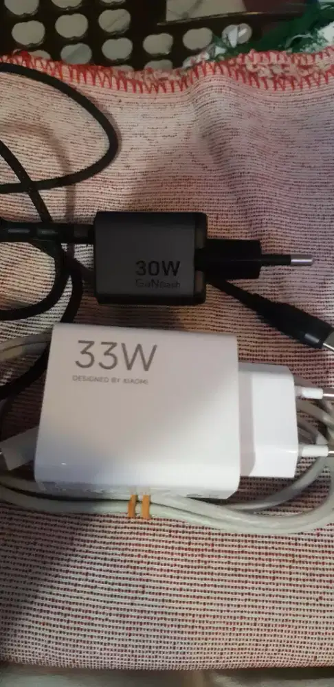 Charger fantion 30 Watt dan charger Xiaomi 33 watt