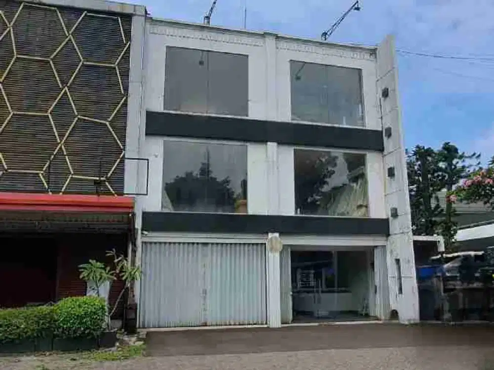 Disewakan Bangunan Komersiil di Jalan Raya Pajajaran. Sangat Strategis.