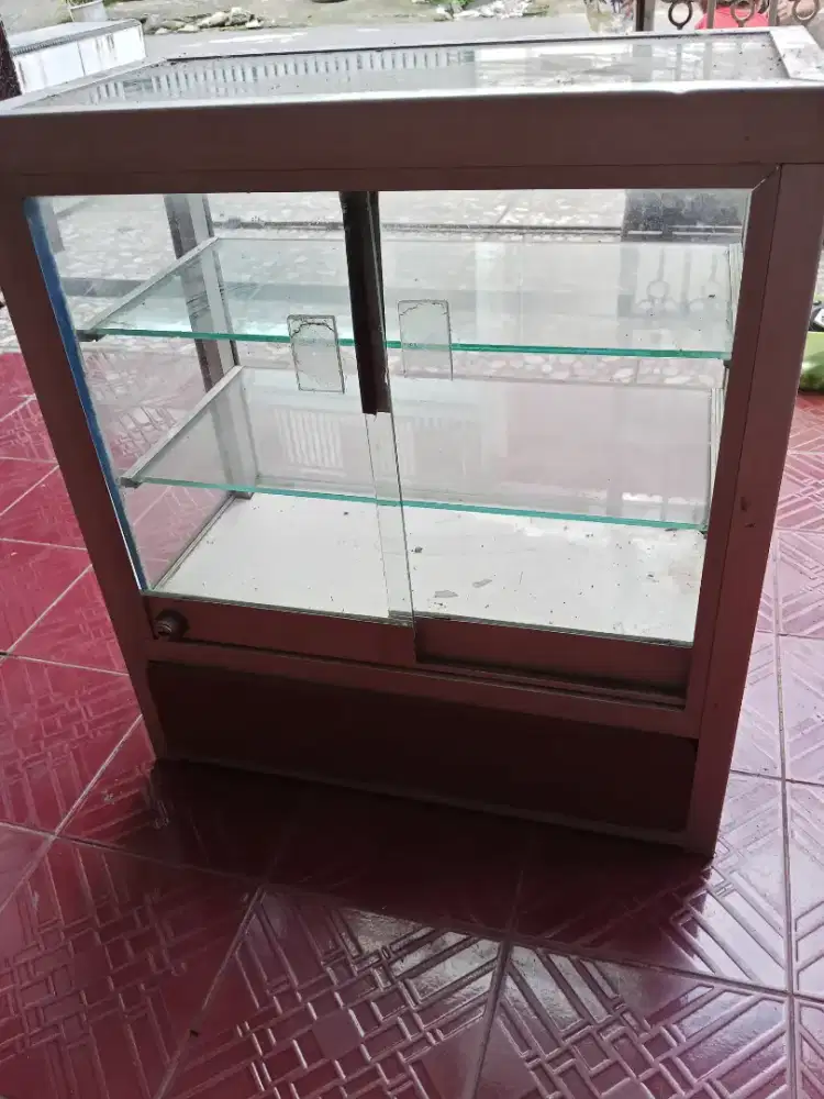 Etalase kecil bekas + Laci