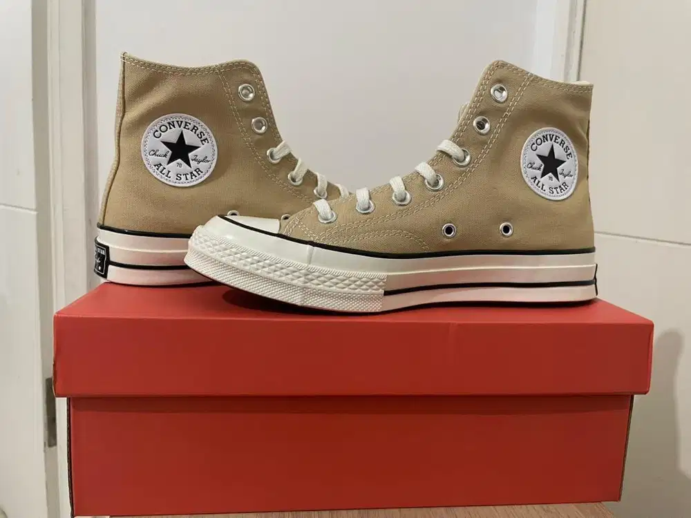 [BNIB] CONVERSE CHUCK 70 UNISEX SNEAKERS - SAND size 39