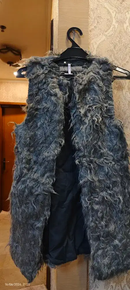 ZARA BASIC Faux Fur Vest Abu-Abu