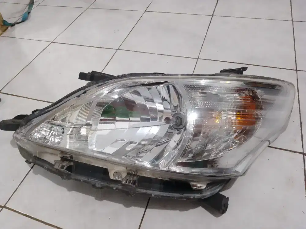 Headlamp kiri Innova