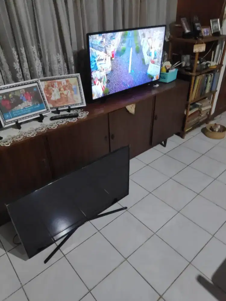Tv analog Samsung dan Polytron