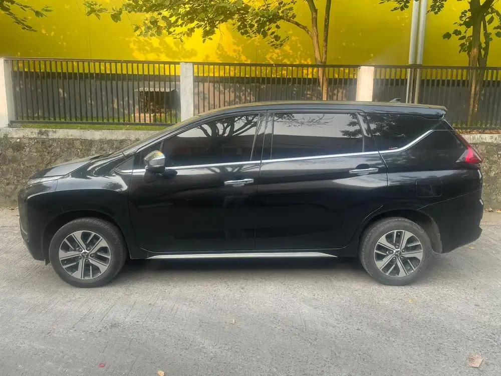 Mitsubishi Xpander Ultimate 2019 warna Hitam