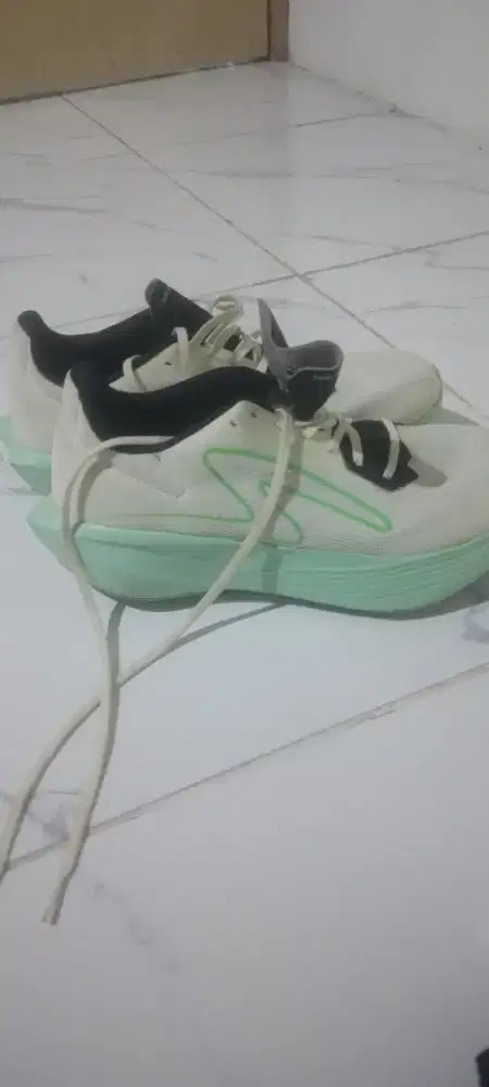 Sepatu Jogging  Space