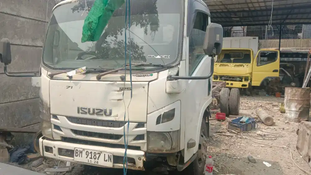 Izusu mnl71 uroe 2 box 26cbm ori th 2017 long