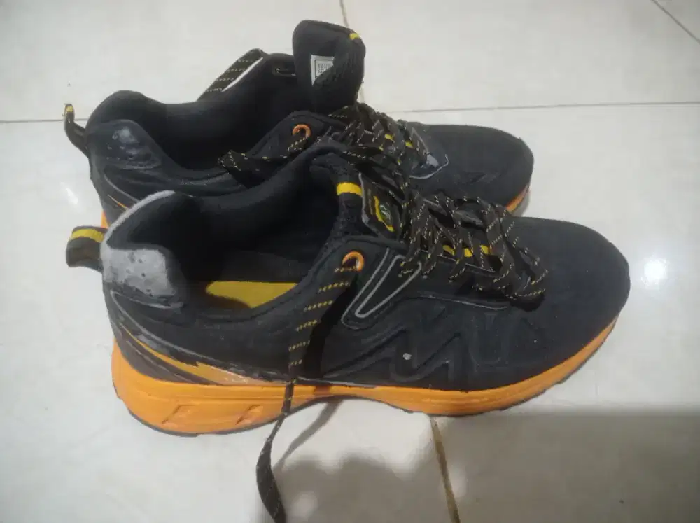 Sepatu Running Polri