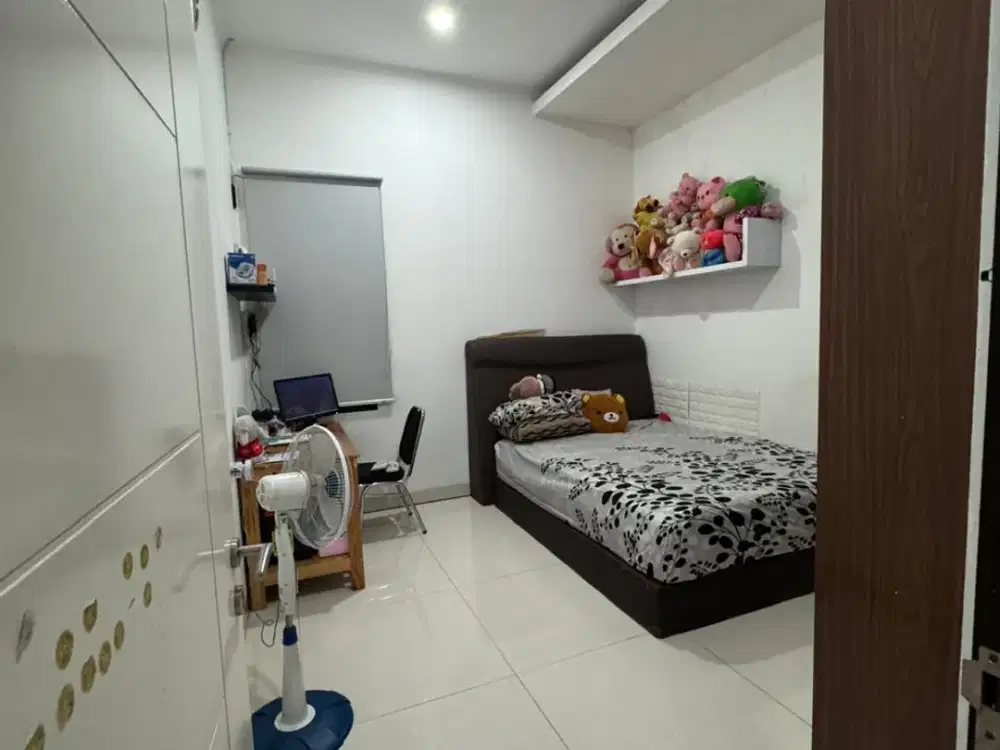 DIJUAL RUMAH CANTIK  MINIMALIS 2 LANTAI  HARGA TERMURAH DI TAMAN SURYA 5