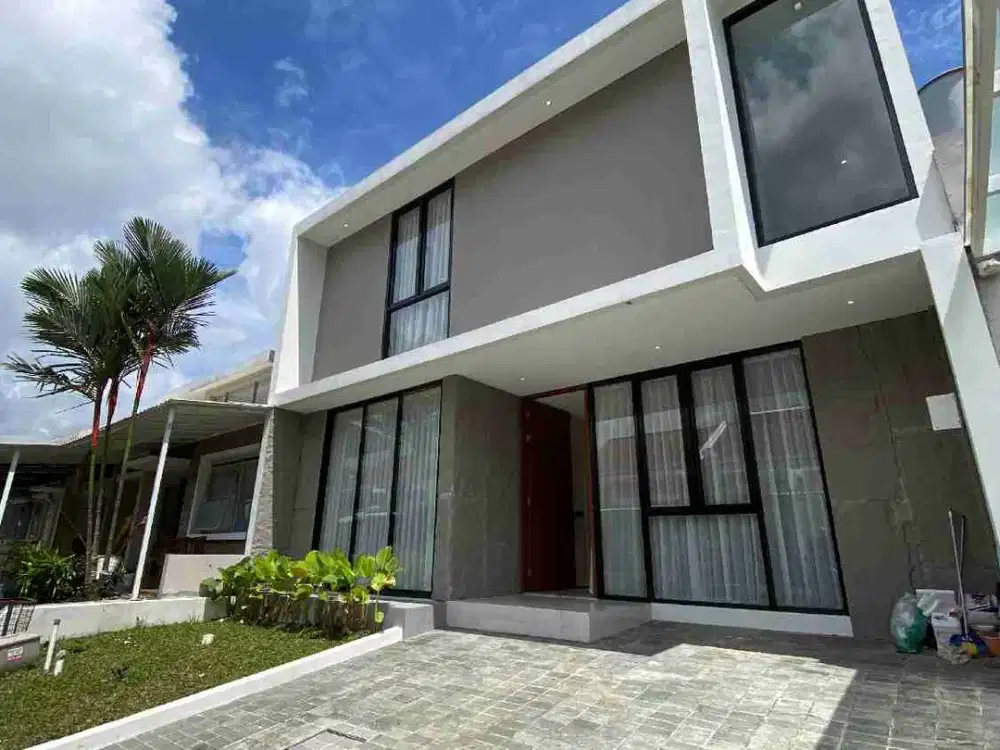 Rumah baru 2 lantai full furnish yg modern
