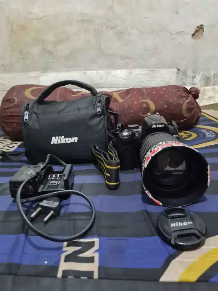 Nikon D5000 + With Lensa Afs 55-200mm nikon