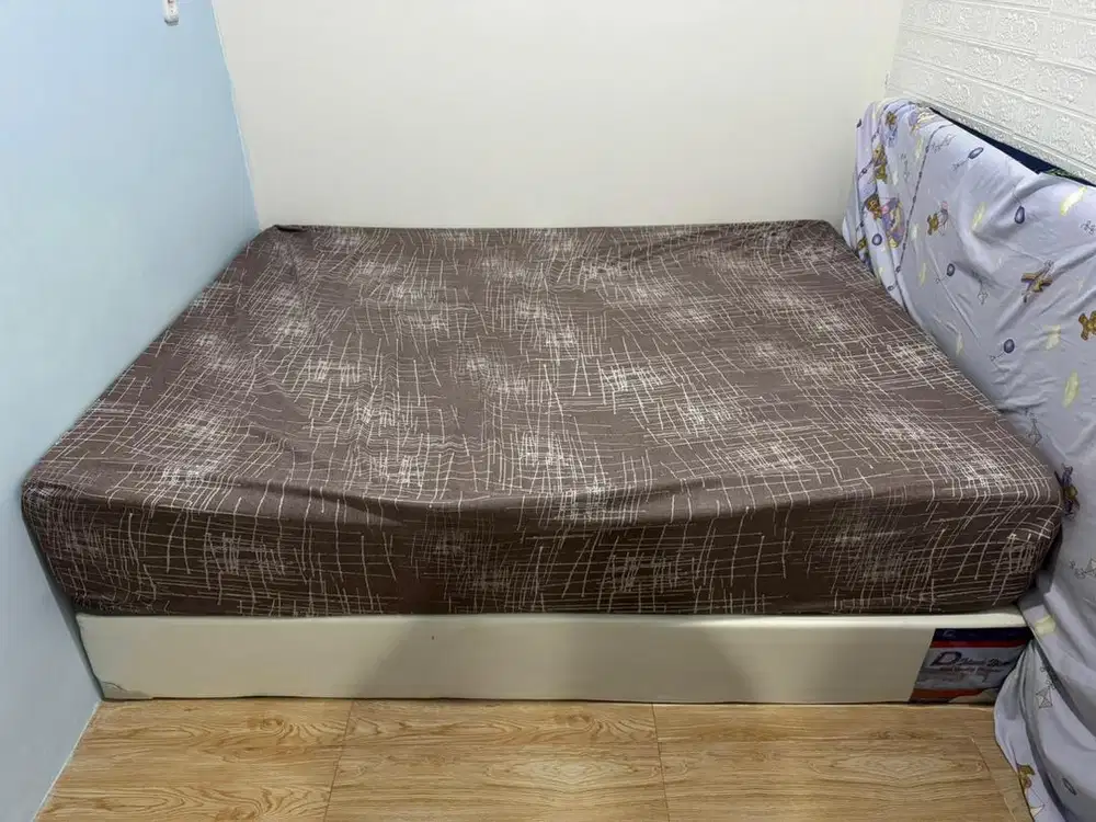Kasur + Divan 140x180cm + Bantal Guling + Sprei
