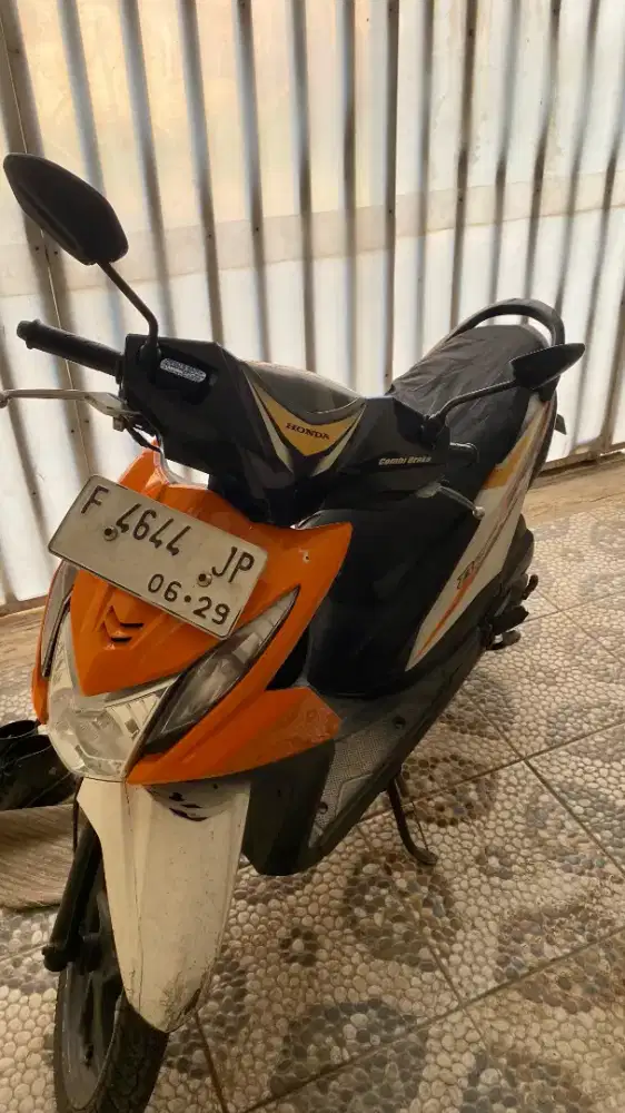 Jual motor beat fi 2015 orange pajak hidup